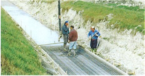 Canali di bonifica - magrone di appoggio canaletta trapezia