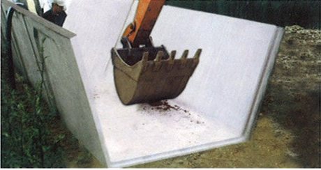 Canali di bonifica - posa canaletta trapezia