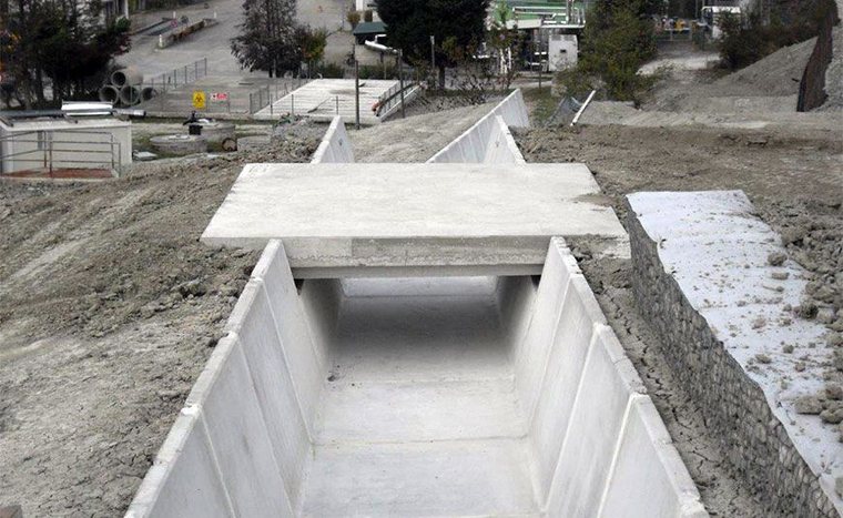 Canali di bonifica - canaletta trapezia con sovrappasso