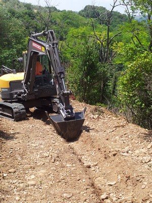 Canalette al Bargino - scavo con benna sagomata area intervento cantiere Bargino