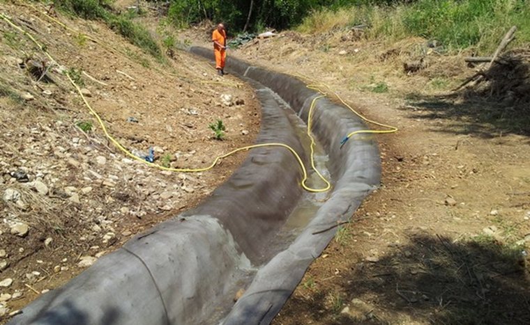 Canaletta in geotessuto CC ultimata nel cantiere del Bargino