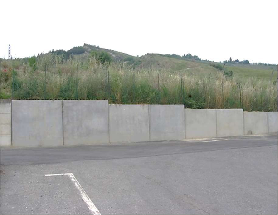 Pareti prefabbricate di sostegno in cantiere